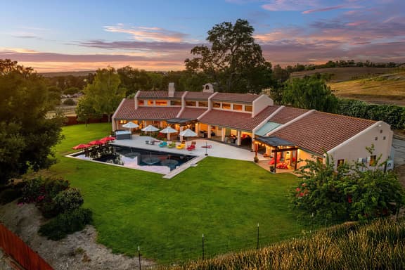 Spacious home, Sleeps 12, Spa, Pool, EV, Stunning!